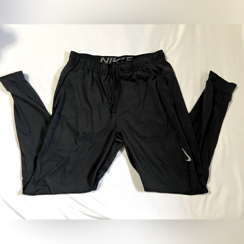 Nike Yoga Dri-FIT
Men's Pants
Size M, Black